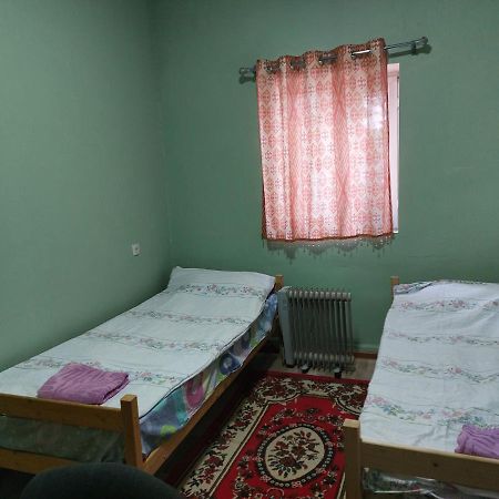 Konok Center Osh Hotel Екстериор снимка
