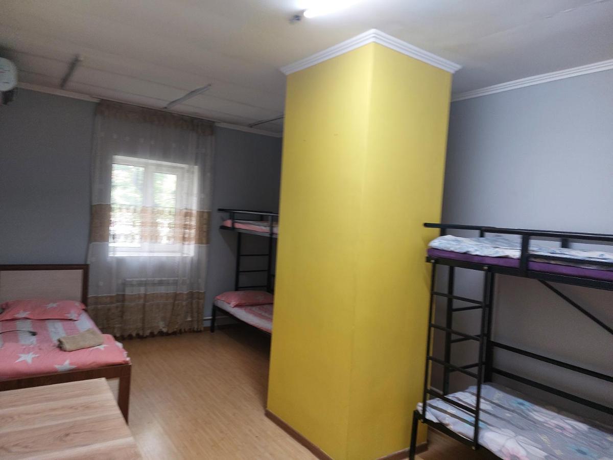 Konok Center Osh Hotel Екстериор снимка