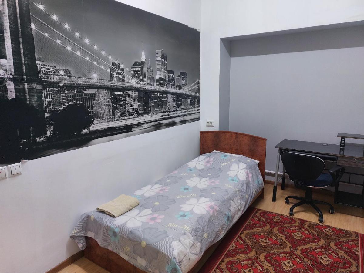 Konok Center Osh Hotel Екстериор снимка