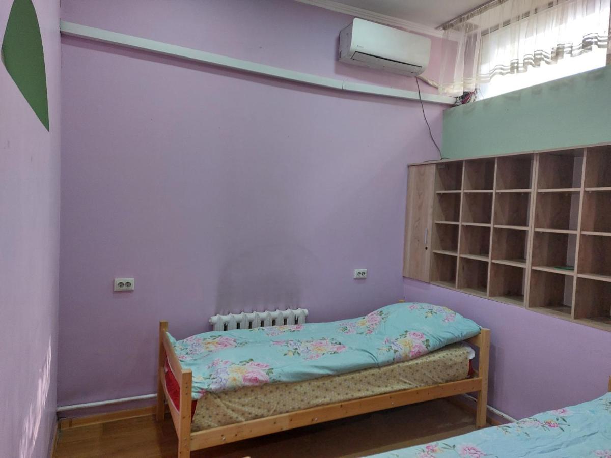 Konok Center Osh Hotel Екстериор снимка
