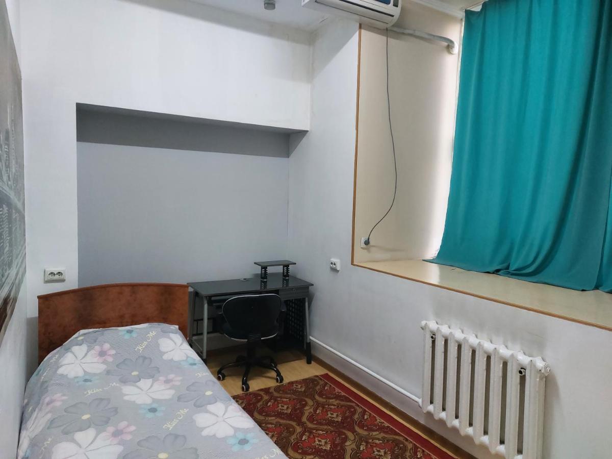 Konok Center Osh Hotel Екстериор снимка