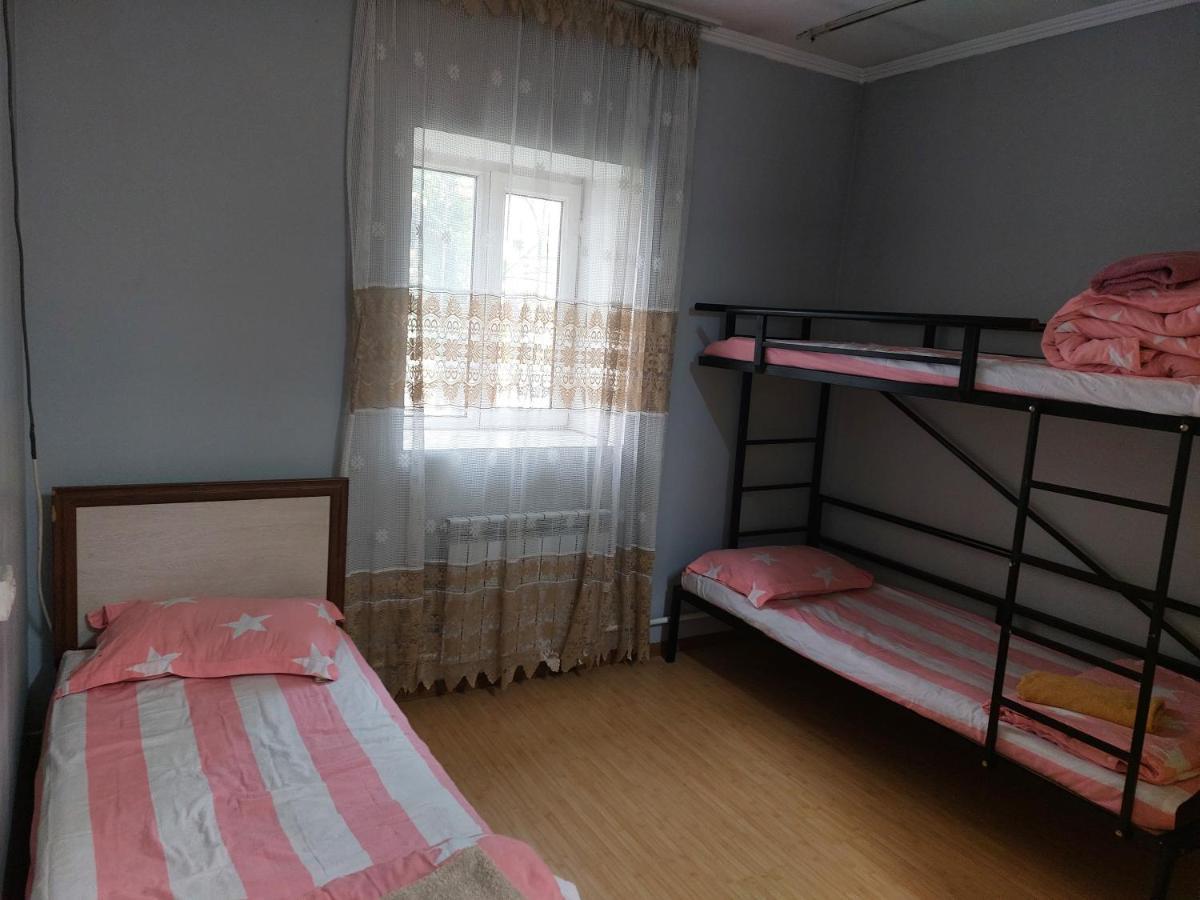 Konok Center Osh Hotel Екстериор снимка