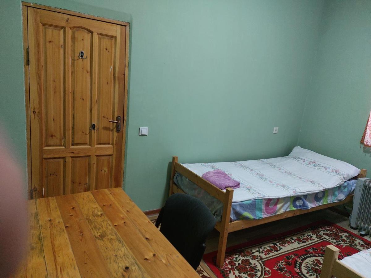 Konok Center Osh Hotel Екстериор снимка
