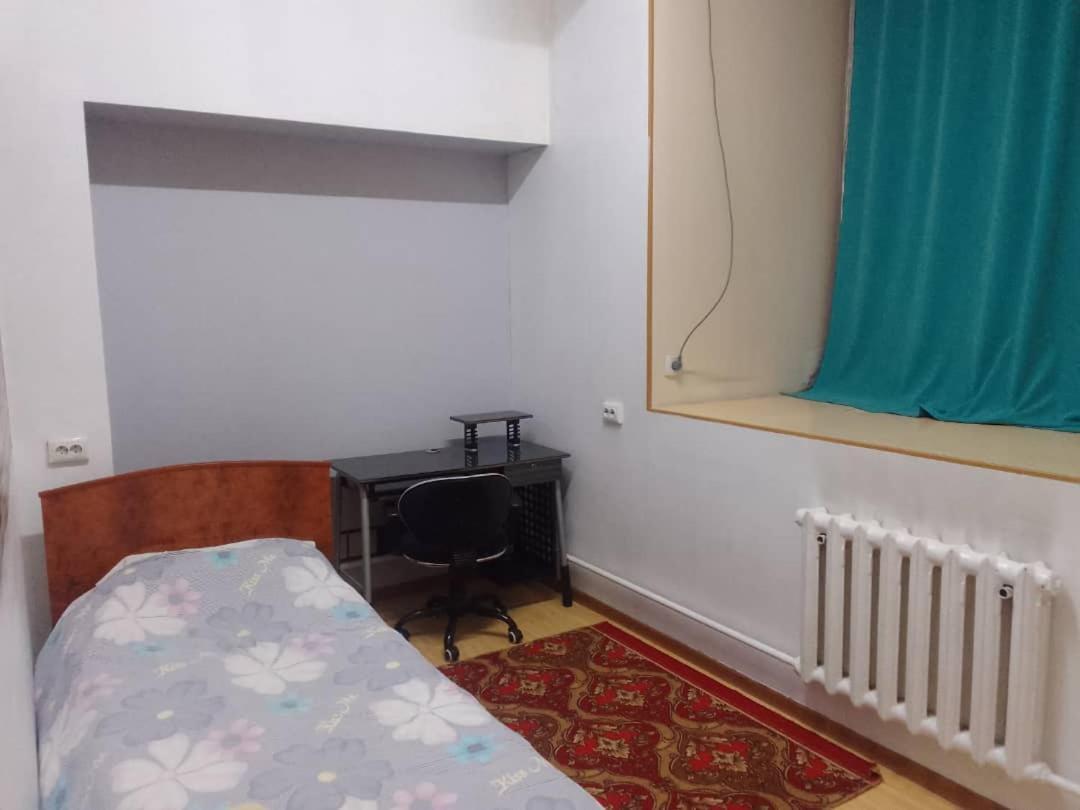 Konok Center Osh Hotel Екстериор снимка